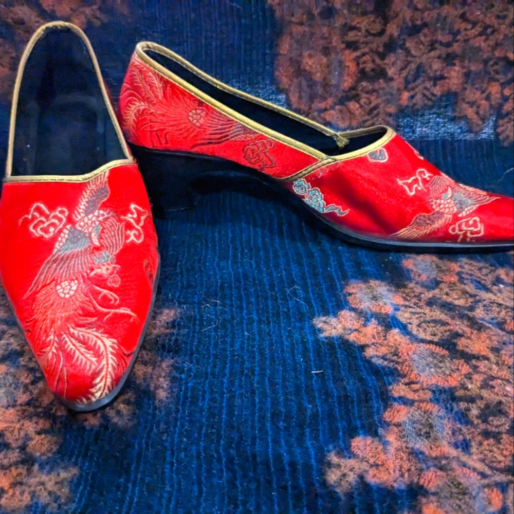 Oriental satin shoes